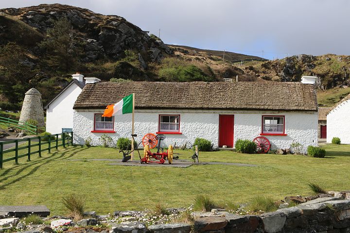 traditional irish cottage
